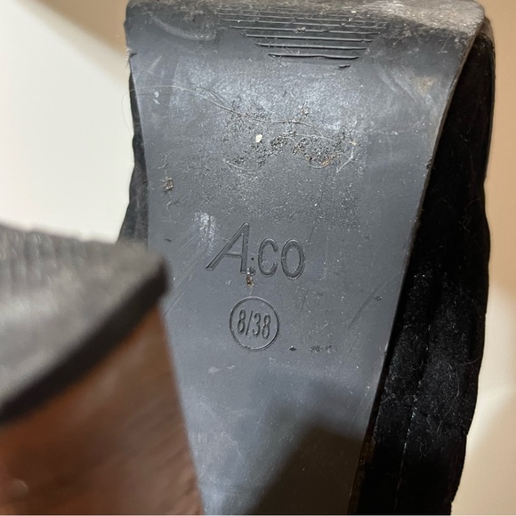 Heeled platform boots - Picture 10 of 11